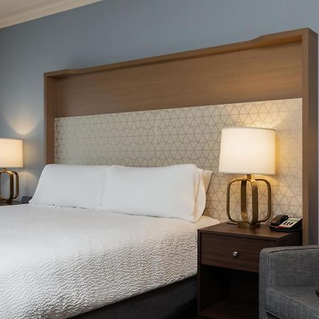 Holiday Inn Victoria - Elk Lake By Ihg Saanich Exterior foto